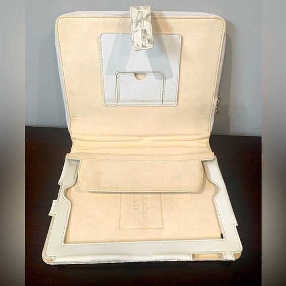 Michael Kors iPad Case - Picture 3 of 7